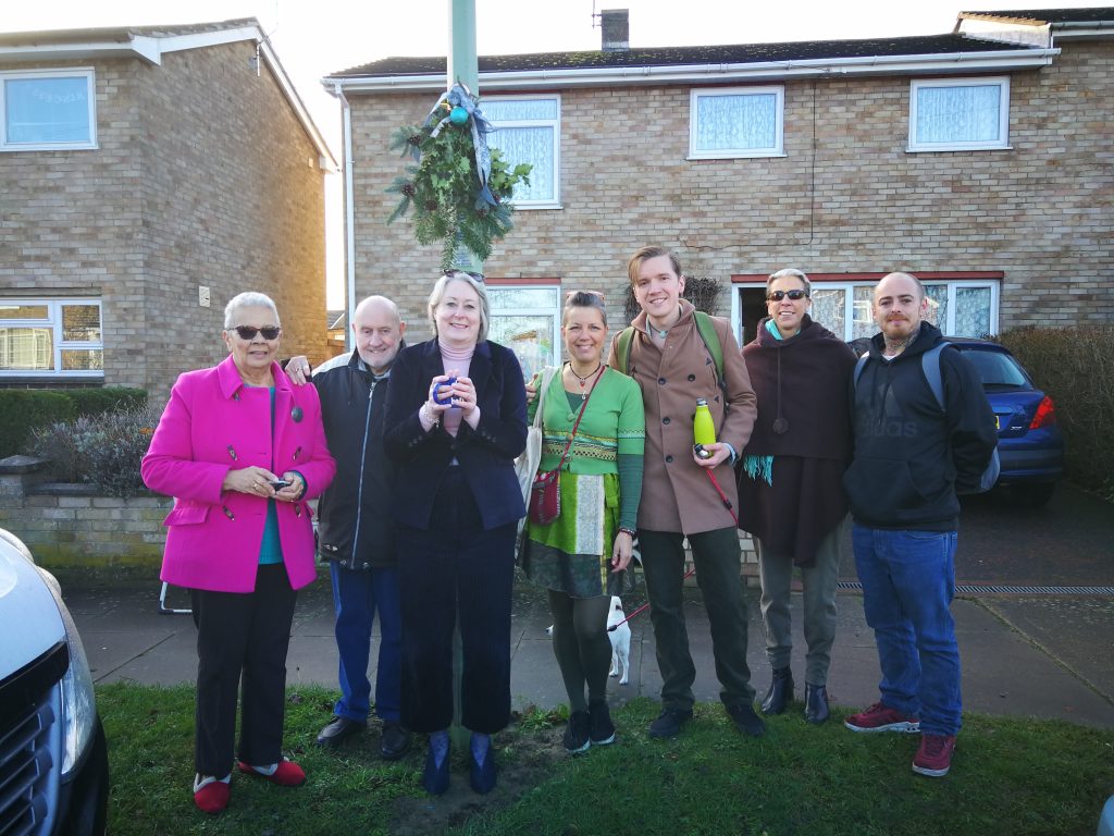 UPDATE – RWSfm team up with the Howard Estate residents to decorate lamp post