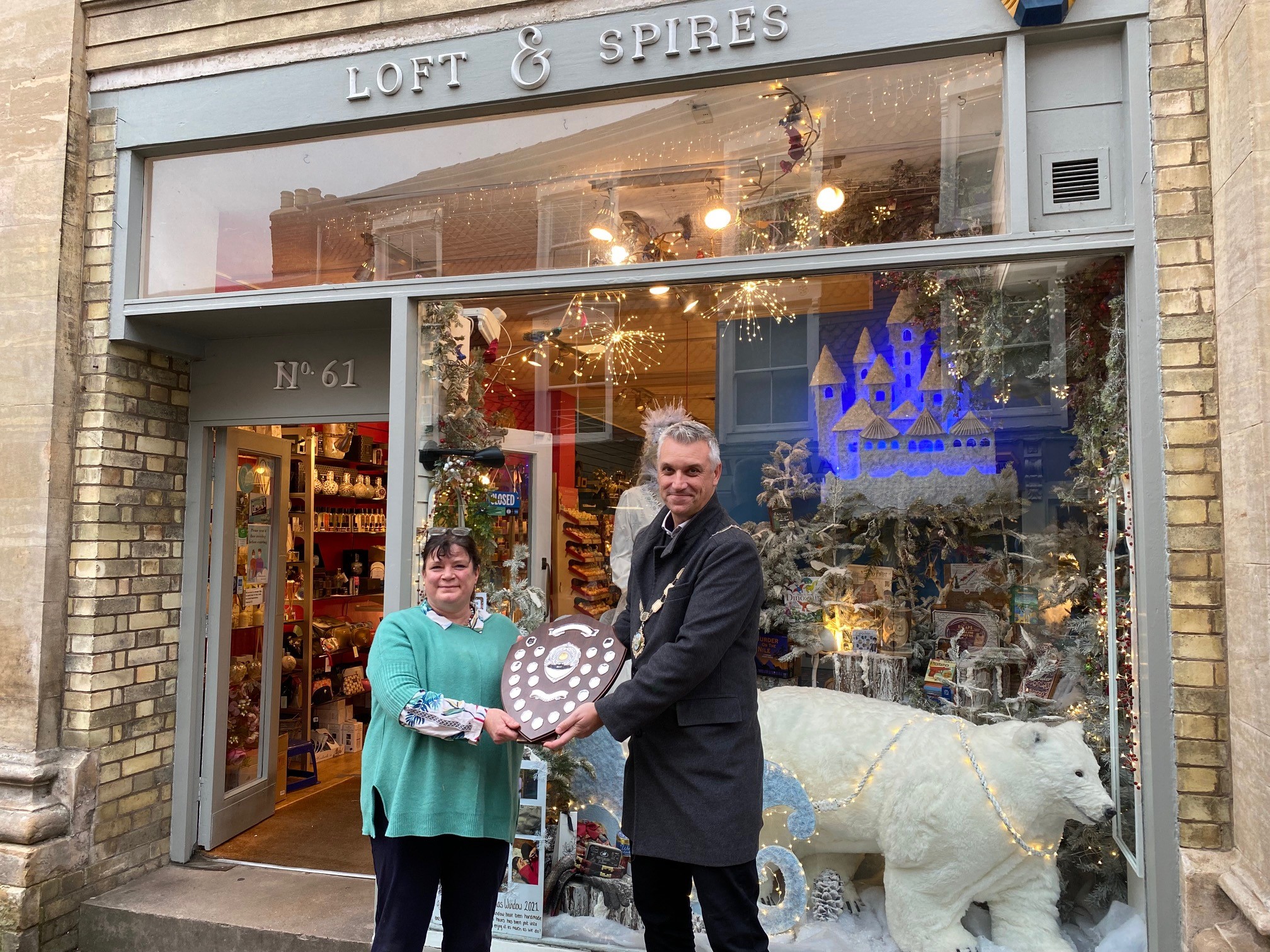 Snow Queen and polar bear take festive window crown – RWSfm 103.3 - Vimarsana News