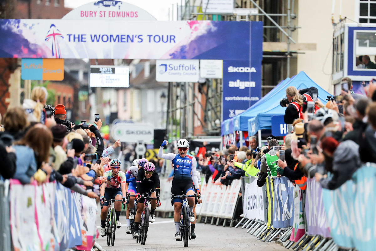 Women's Tour draws in the crowds and boosts the economy – RWSfm 103.3 - Vimarsana News